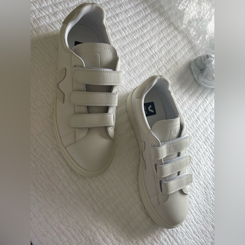 Vejas brand new Velcro style